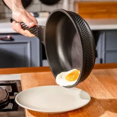 24 CM DÖKÜM TİTANYUM TAVA ORTA BOY
